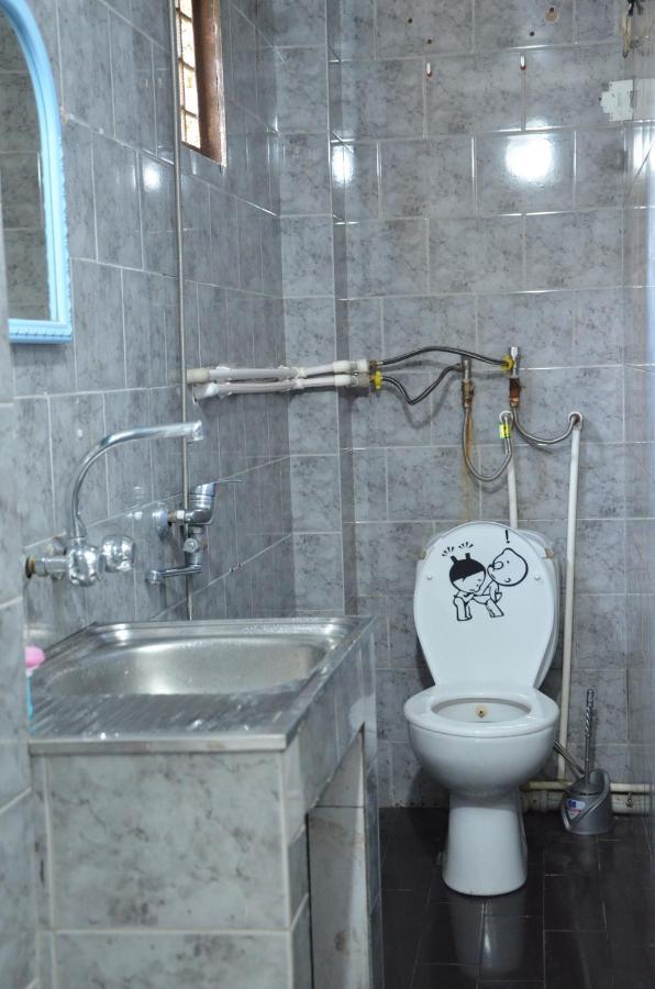Hostel California 巴统 外观 照片