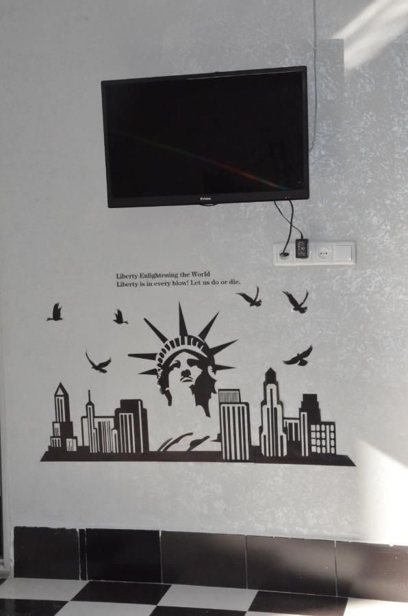 Hostel California 巴统 外观 照片