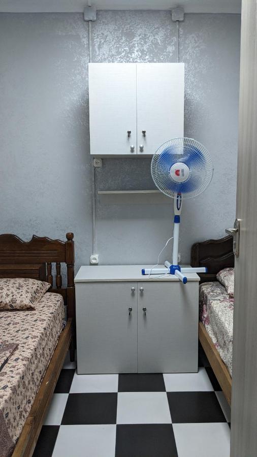 Hostel California 巴统 外观 照片