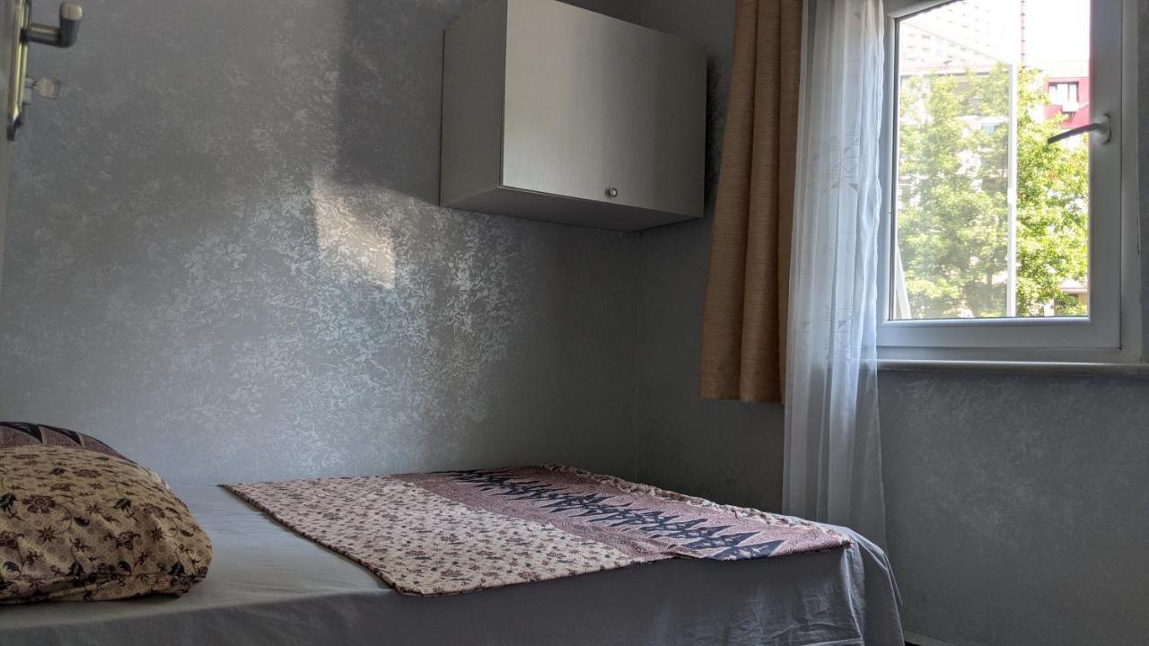 Hostel California 巴统 外观 照片