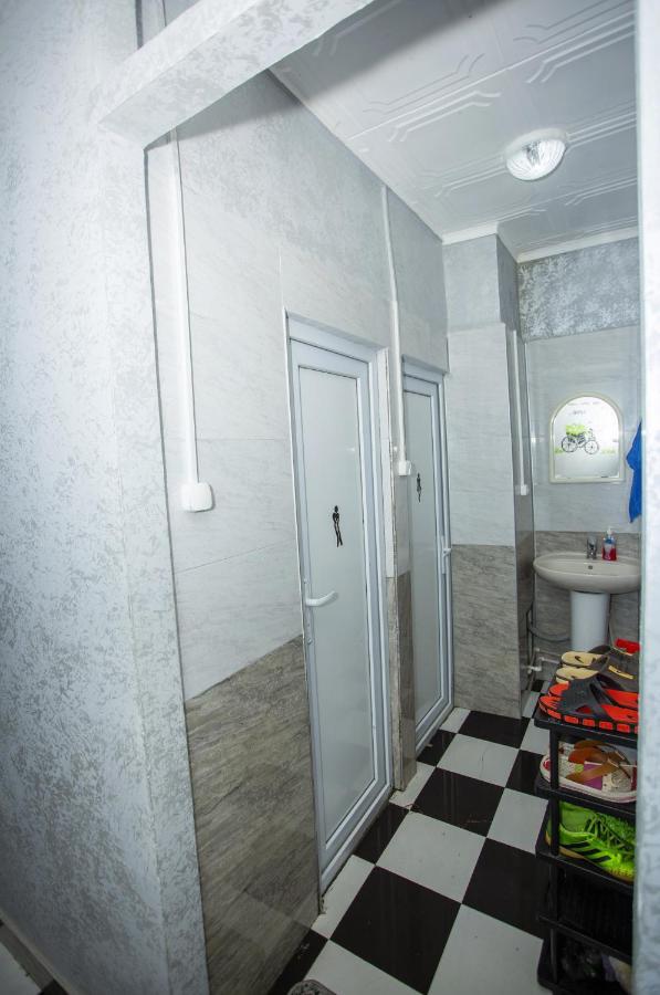 Hostel California 巴统 外观 照片