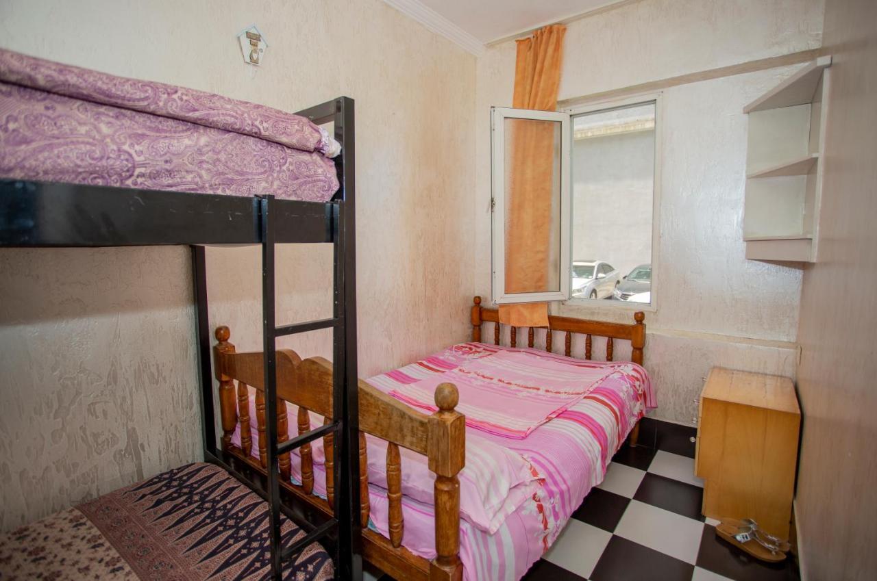 Hostel California 巴统 外观 照片