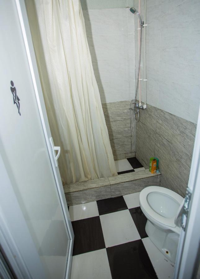 Hostel California 巴统 外观 照片
