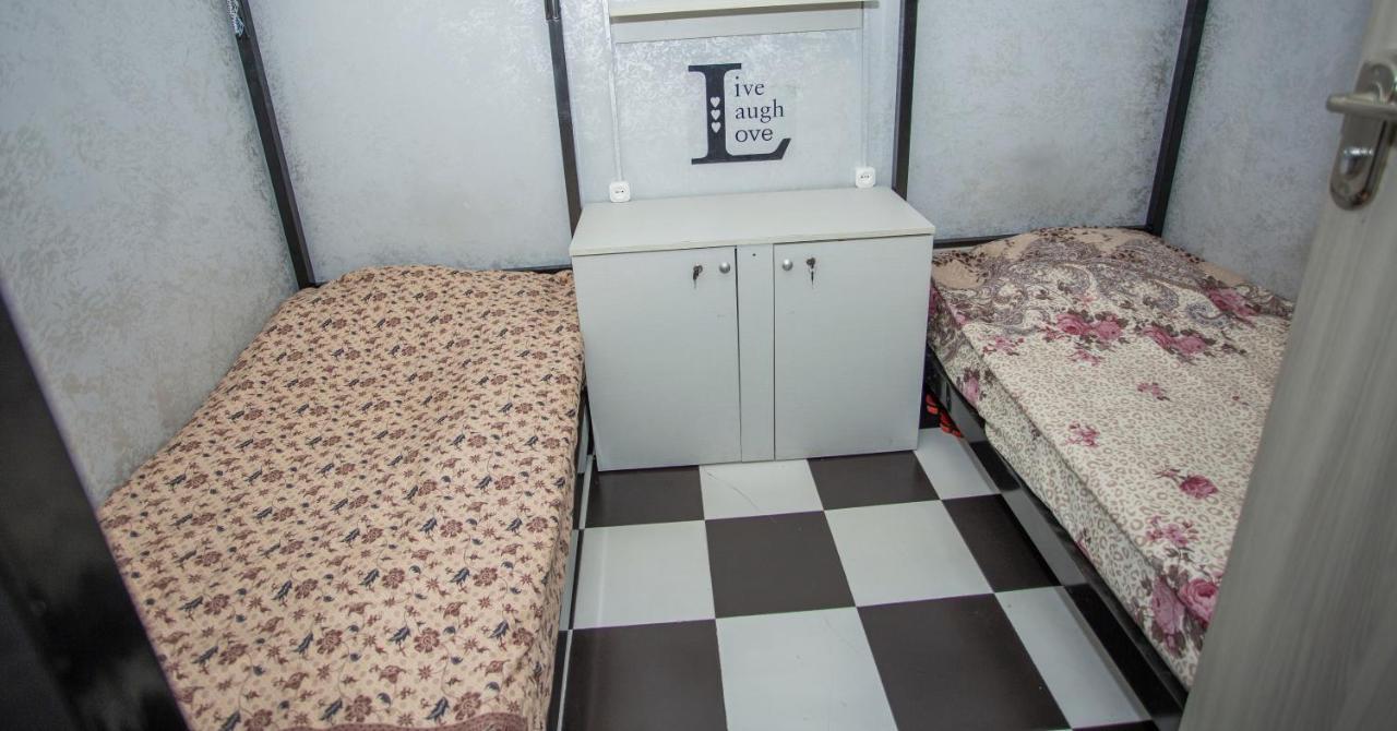 Hostel California 巴统 外观 照片