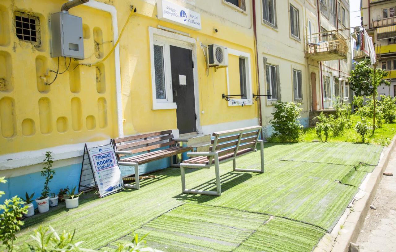 Hostel California 巴统 外观 照片