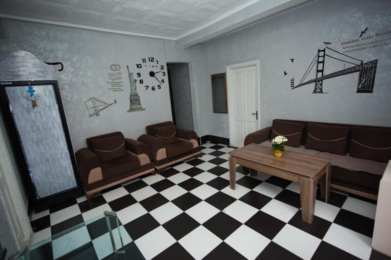 Hostel California 巴统 外观 照片